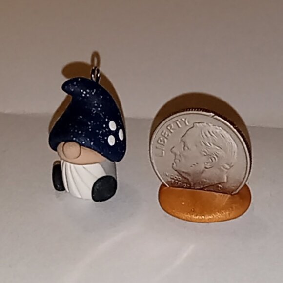 🎯 10 for $10 / Cute Gnome Charm - Picture 1 of 2